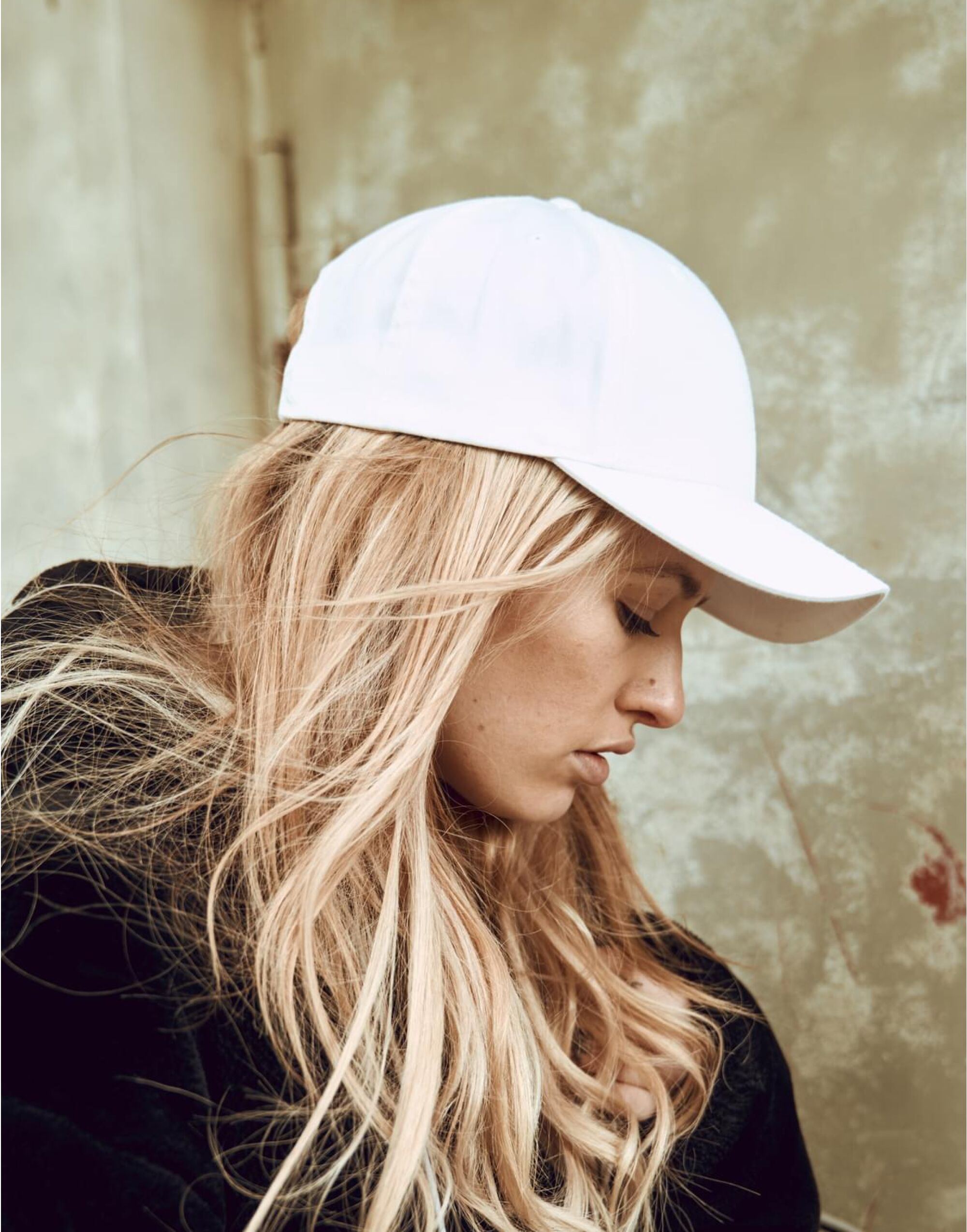 Curved Classic Snapback Cap 		